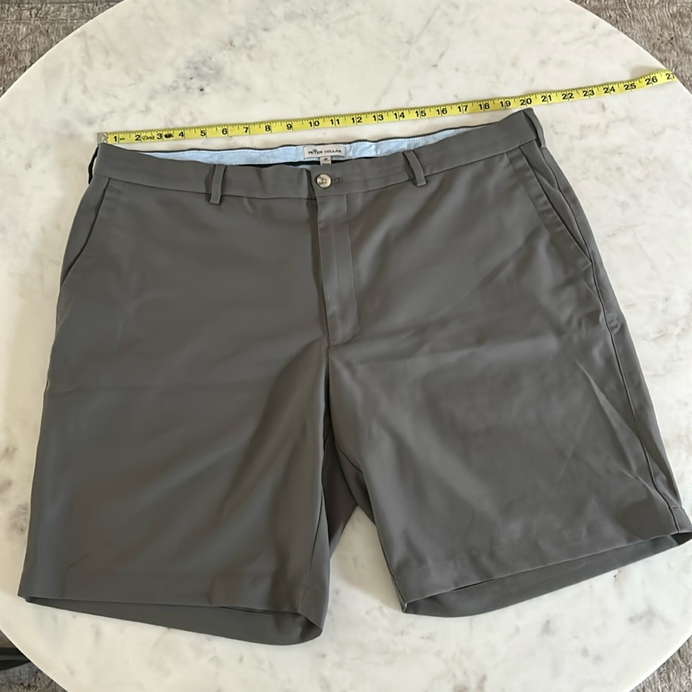 Peter Millar Salem Performance Short in smoke gray